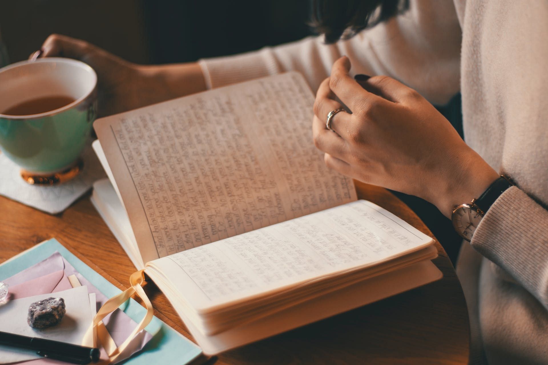 Conveying gratitude (Image via Pexels/Alina Vilchenko)